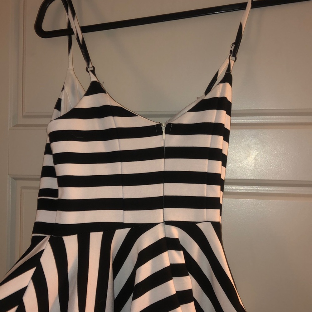 Dress - Picture 4 of 5